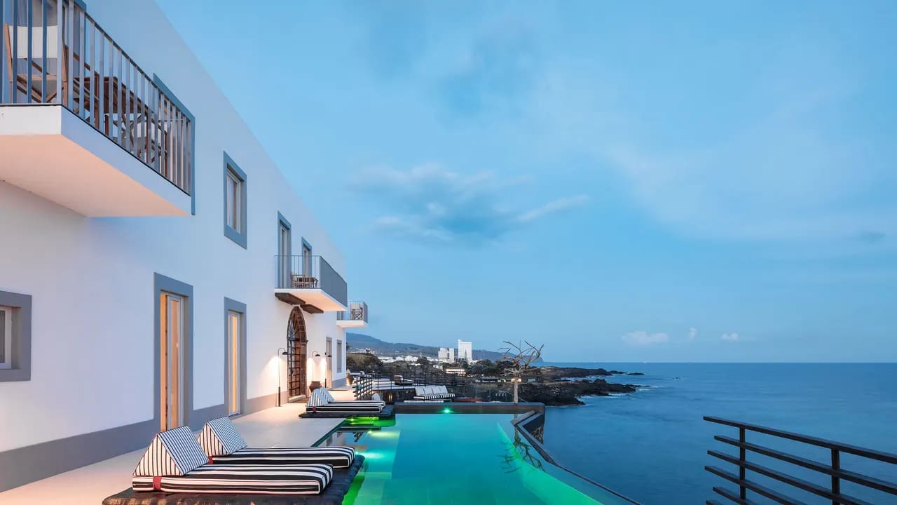 White Exclusive Suites saltwater pool in São Miguel, Portugal