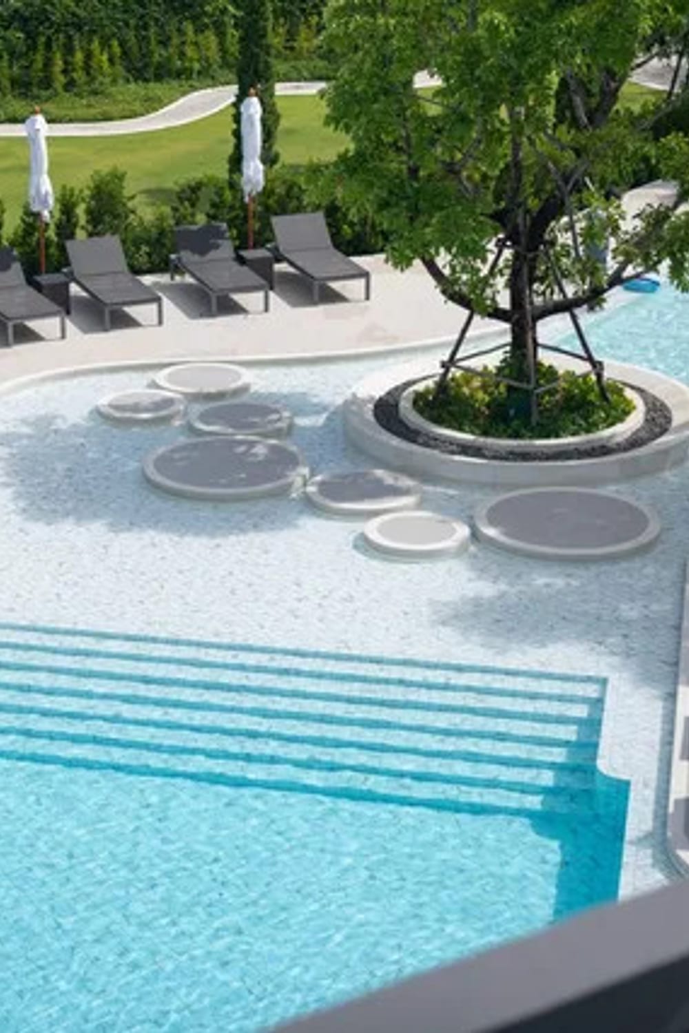 Cross Pattaya Pratamnak Resort, a saltwater pool in Pattaya, Thailand