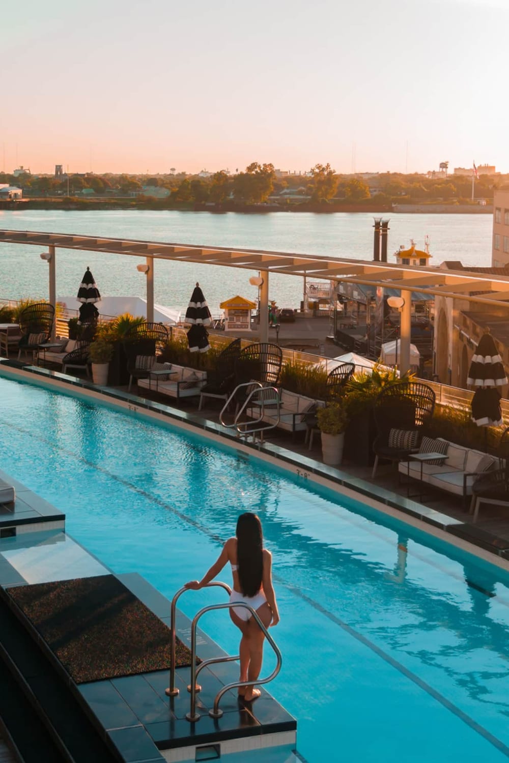 Four Seasons New Orleans, a saltwater pool in New Orleans, Louisiana, United States