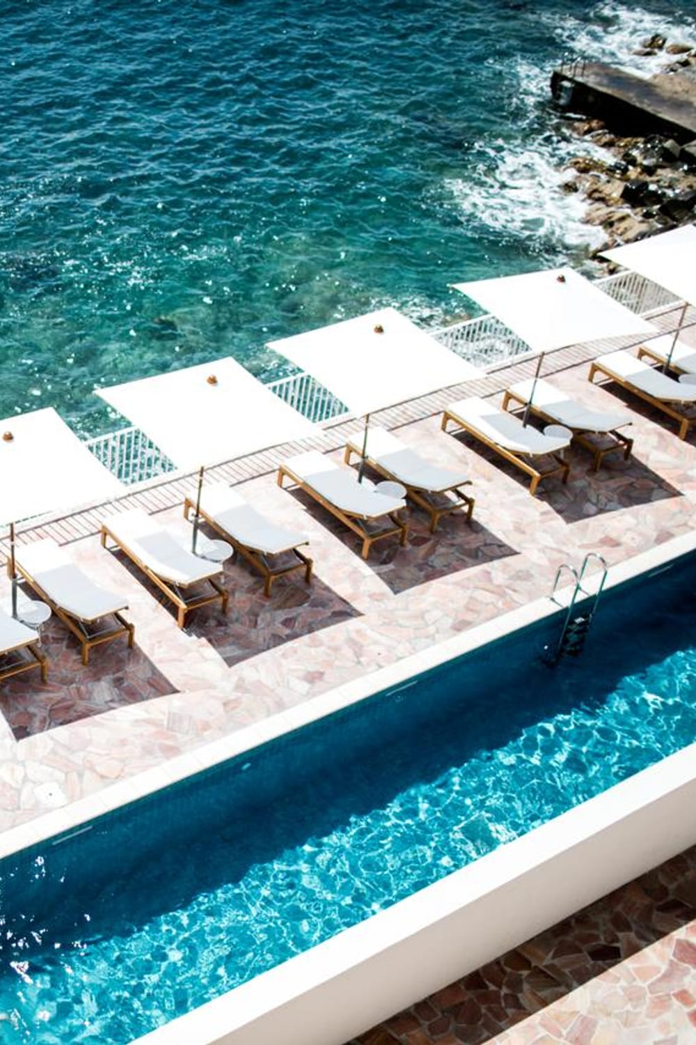 Hôtel Les Roches Rouges, a saltwater pool in Saint-Raphaël, France