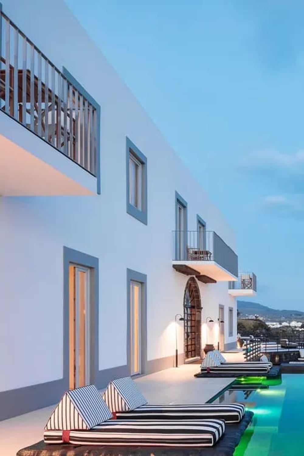 White Exclusive Suites, a saltwater pool in São Miguel, Portugal